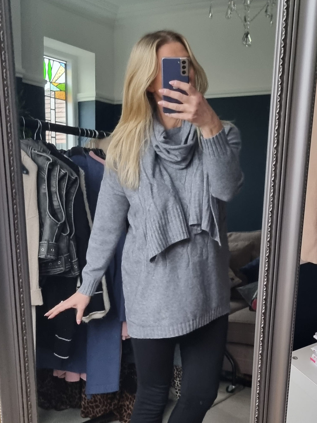 Cable knitted Jumper with scarf