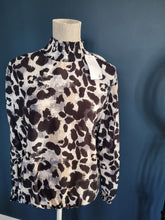 Load image into Gallery viewer, New ruffle Blouse