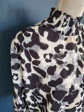 Load image into Gallery viewer, New ruffle Blouse