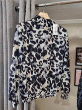 Load image into Gallery viewer, New ruffle Blouse