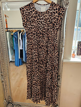 Load image into Gallery viewer, New Lucy leopard Dress