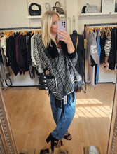 Load image into Gallery viewer, Luxury cape with faux fur