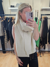Load image into Gallery viewer, Beige chunky knit scarf