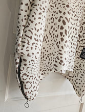 Load image into Gallery viewer, NEW white animal lounge Top
