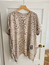 Load image into Gallery viewer, NEW animal lounge Top