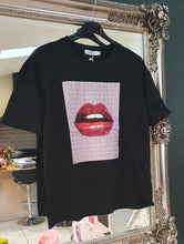 Load image into Gallery viewer, Lips motif Tee - 2 Colours