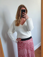 Load image into Gallery viewer, Cream V neck Jumper