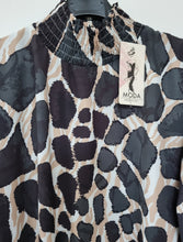 Load image into Gallery viewer, Black giraffe print Top