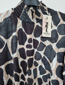 Black giraffe print Top