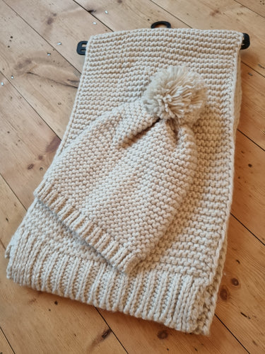 Beige cable knit hat and scarf Set