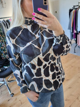 Load image into Gallery viewer, Black giraffe print Top