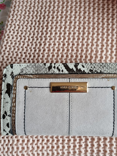 RI grey snake purse