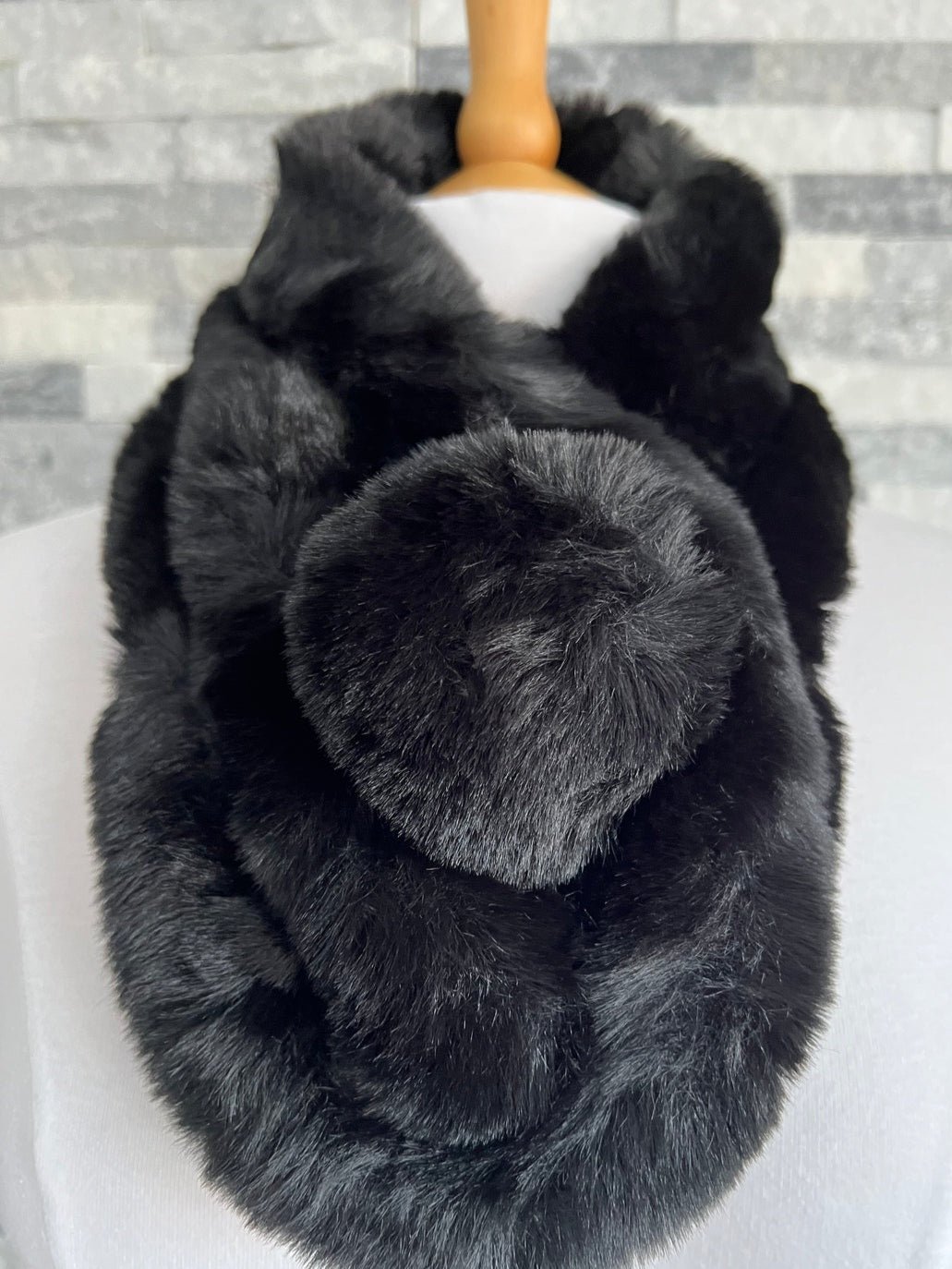 Faux fur collar
