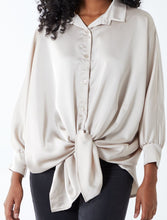 Load image into Gallery viewer, Satin dipped hem Shirt