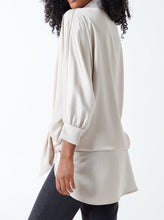 Load image into Gallery viewer, Satin dipped hem Shirt