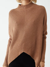Load image into Gallery viewer, Camel turtle neck Jumper